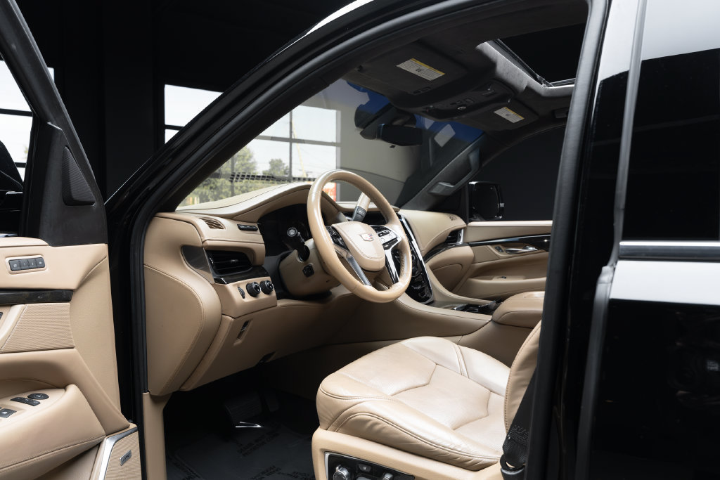 Used 2020 Cadillac Escalade Platinum AWD/4WD image 22