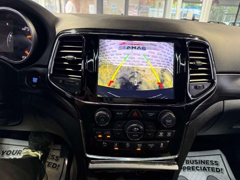 Used 2021 Jeep Grand Cherokee Laredo X AWD/4WD image 14
