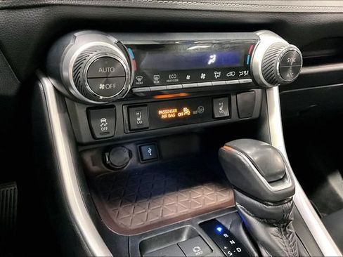 Used 2020 Toyota RAV4 Limited w/ All Weather Liner Package AWD/4WD image 17