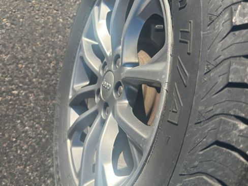 Used 2021 Jeep Cherokee Latitude Lux w/ Mopar Interior Package image 21