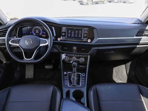 Used 2024 Volkswagen Jetta SE image 12