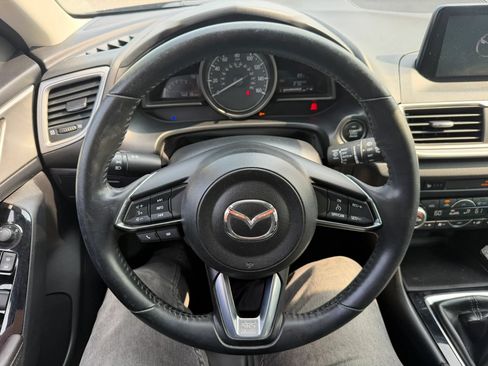 Used 2018 MAZDA MAZDA3 Touring FWD image 12