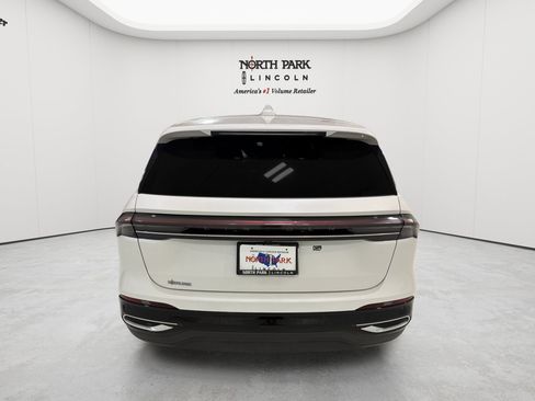 Used 2025 Lincoln Nautilus Premier w/ Equipment Group 102A AWD/4WD image 4