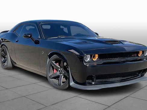 Used 2018 Dodge Challenger SRT Hellcat image 2