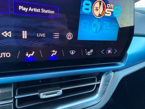 Used 2025 Chevrolet Equinox EV LT AWD/4WD image 38