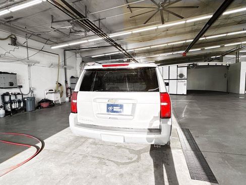 Used 2018 Chevrolet Suburban LT w/ LT Signature Package AWD/4WD image 9