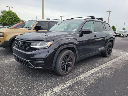 Used 2023 Volkswagen Atlas SEL R-Line AWD/4WD image 3