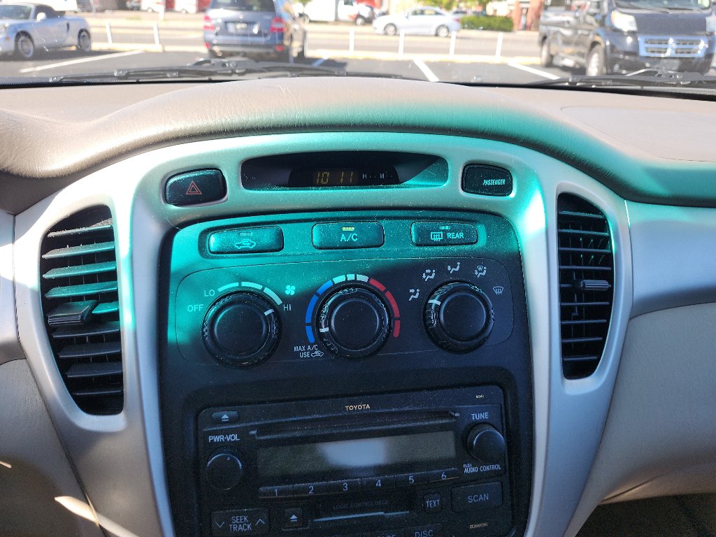 Used 2005 Toyota Highlander 2WD V6 w/ Appearance Pkg image 21