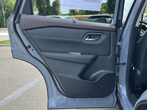 Used 2022 Nissan Rogue Platinum w/ Head-Up Display Package image 25