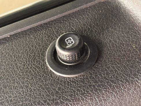 Used 2012 Ford F150 XLT w/ XLT Chrome Pkg image 14