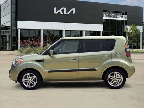 Used 2010 Kia Soul + FWD image 5