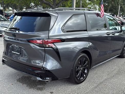 Used 2025 Toyota Sienna XSE w/ XSE Plus Package FWD image 10