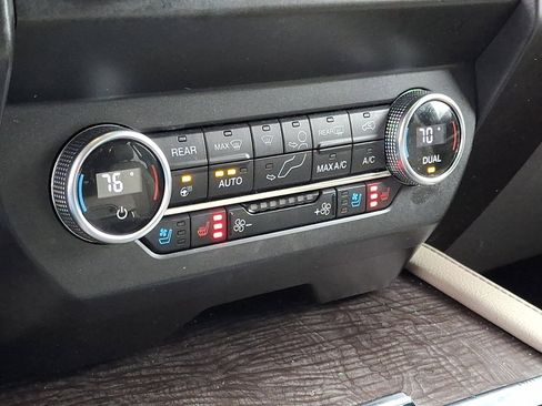 Used 2020 Ford Expedition Limited image 18