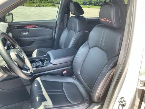 Used 2025 Honda Pilot TrailSport image 19