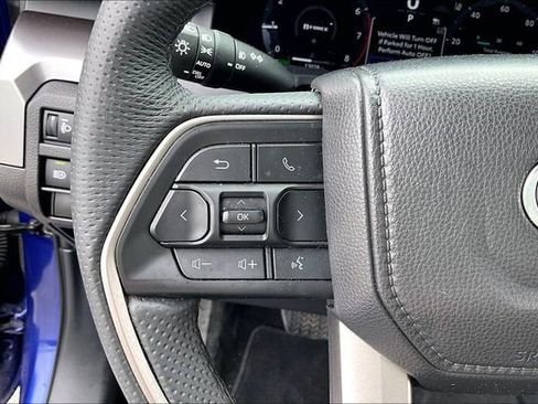 Used 2025 Toyota Tacoma TRD Off-Road AWD/4WD image 10
