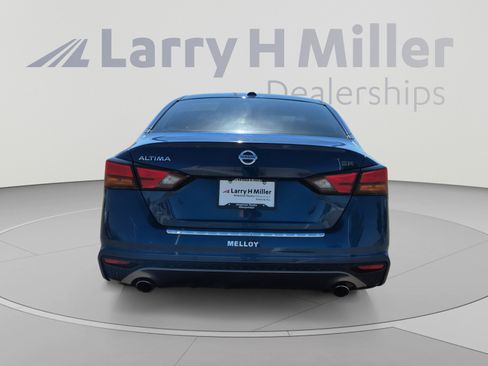 Used 2020 Nissan Altima 2.5 SR w/ Premium Package FWD image 4