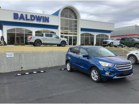 Used 2017 Ford Escape SE image 3
