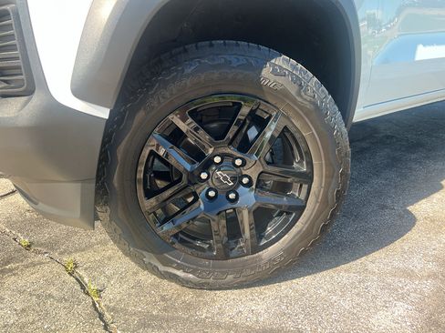 Used 2023 Chevrolet Colorado Trail Boss w/ Technology Package AWD/4WD image 9