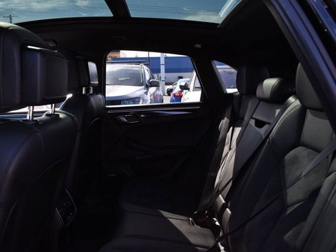 Used 2018 Porsche Macan Sport Edition image 35