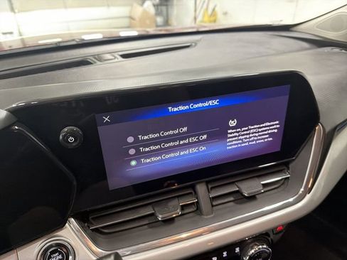 Certified 2025 Chevrolet Trax LT w/ LT Convenience Package FWD image 26