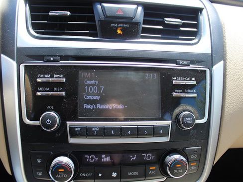 Used 2016 Nissan Altima 2.5 SV FWD image 9