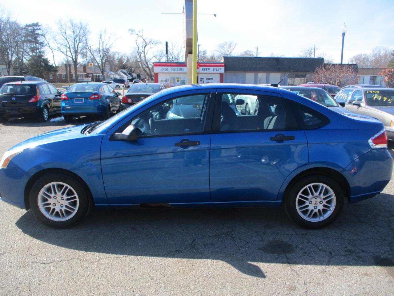Used 2011 Ford Focus SE w/ 201A Rapid Spec Order Code FWD image 4