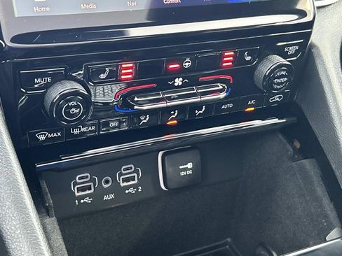 Used 2022 Jeep Grand Cherokee L Limited image 34