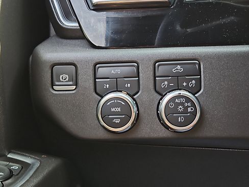 Certified 2025 GMC Sierra 1500 Elevation image 24