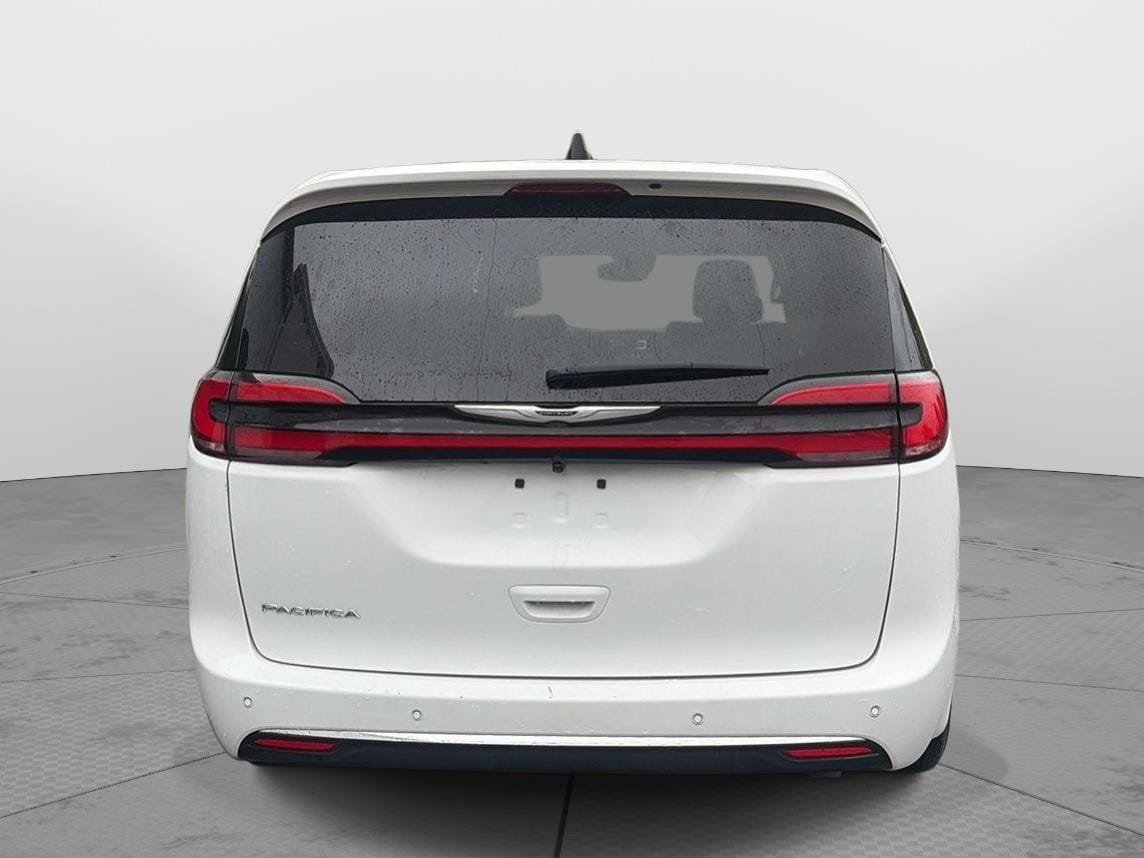 Used 2026 Chrysler Pacifica Select FWD image 6