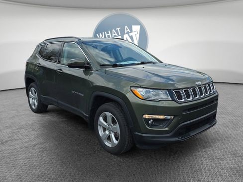 Used 2019 Jeep Compass Latitude w/ Cold Weather Group AWD/4WD image 1