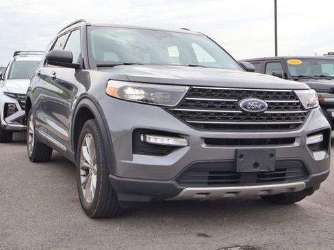 Used 2023 Ford Explorer XLT w/ Equipment Group 202A AWD/4WD image 4