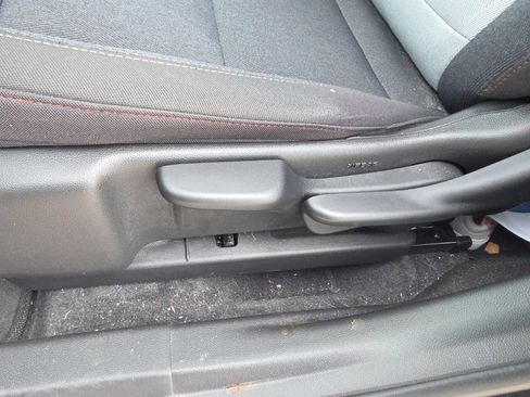 Certified 2025 Chevrolet Trax RS w/ Sunroof Package FWD image 12