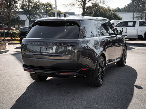 Used 2025 Land Rover Range Rover Long Wheelbase SE image 10