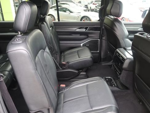 Used 2024 Jeep Wagoneer Series II image 25