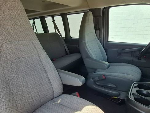 Used 2025 Chevrolet Express 3500 LT w/ LT Preferred Equipment Group RWD image 4