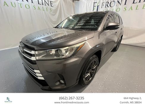 Used 2018 Toyota Highlander Limited Platinum AWD/4WD image 3