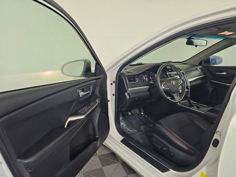 Used 2017 Toyota Camry SE image 23
