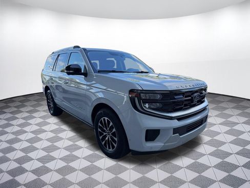 Used 2025 Ford Expedition Platinum AWD/4WD image 7