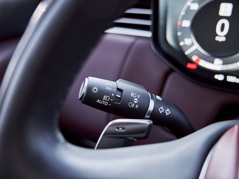 Used 2025 Land Rover Range Rover SE image 54