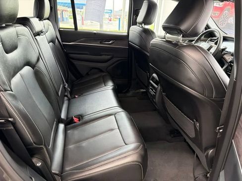 Used 2024 Jeep Grand Cherokee Limited w/ Luxury Tech Group II AWD/4WD image 11