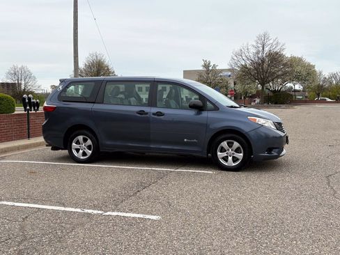 Used 2017 Toyota Sienna L FWD image 10