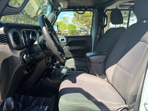 Used 2023 Jeep Gladiator Sport AWD/4WD image 12