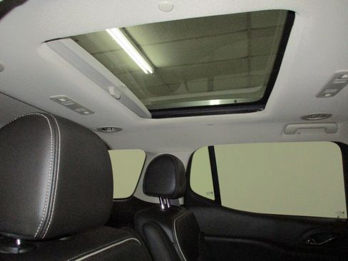 Certified 2023 GMC Acadia Denali w/ Denali Ultimate Package image 15