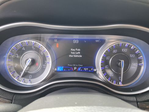 Used 2019 Chrysler 300 Limited RWD image 14