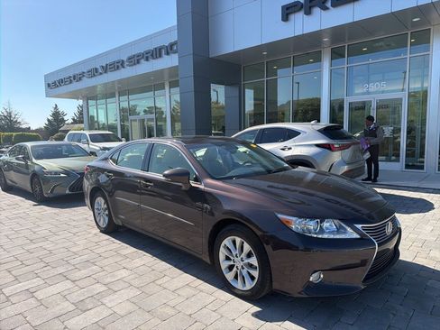 Used 2015 Lexus ES 300h w/ Navigation System Package image 4