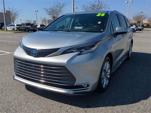 Certified 2023 Toyota Sienna Platinum image 8