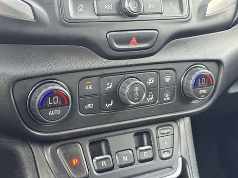Used 2018 GMC Terrain SLE w/ Driver Convenience Package FWD image 20
