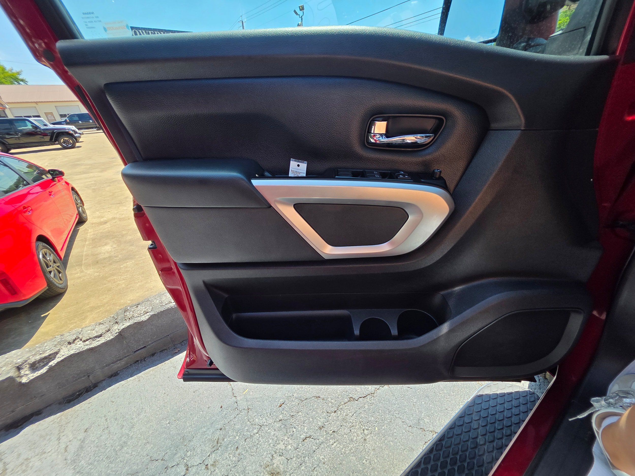 Used 2016 Nissan Titan SV AWD/4WD image 20