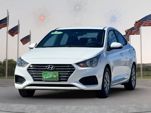 Used 2022 Hyundai Accent SE image 2