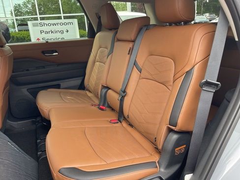 New 2025 Nissan Pathfinder Platinum w/ Cargo Package image 19